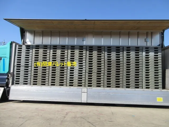 中古フレコンパレット両面型は10tトラックに272枚積載できます(有)関東パレット販売