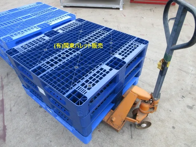 中古プラスチックパレット格安価格ハンドリフトスルーです。