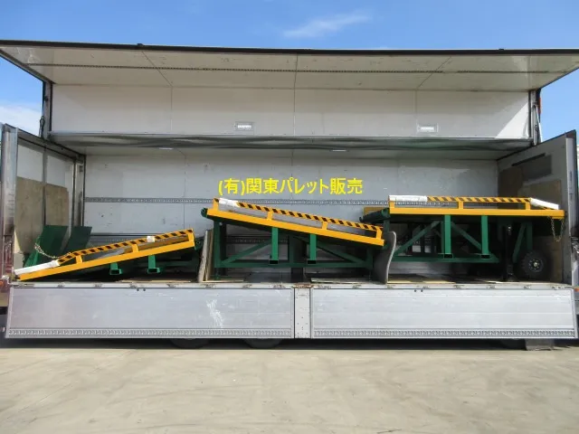 3分割コンテナスロープKS-803は10tトラック1台で配送可能です(有)関東パレット販売
