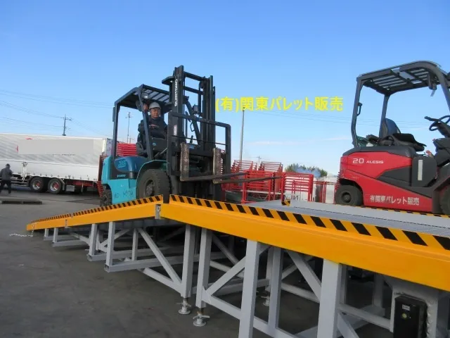 3分割コンテナスロープにてフォークリフト走行耐荷重テストを行いました(有)関東パレット販売