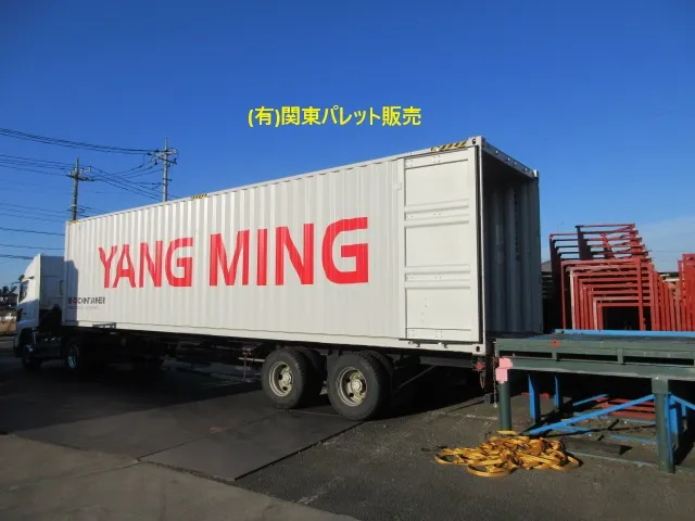 40F海上コンテナをコンテナスロープに接車する高さは1300H位です。(有)関東パレット販売