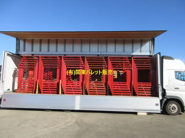 中古ネステナー東北便10tトラックに積込みしました(有)関東パレット販売