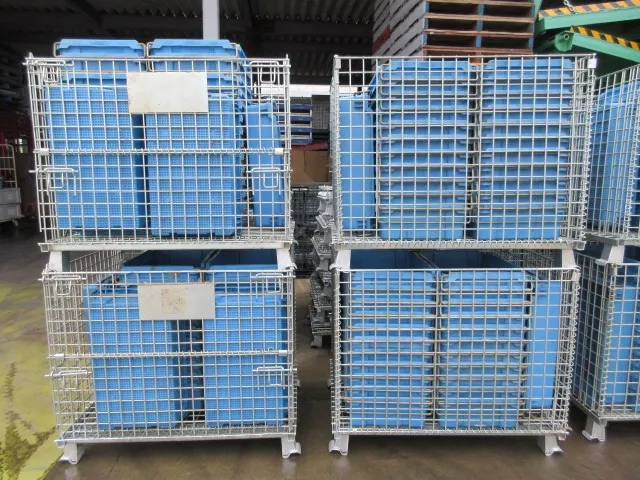 中古メッシュコンテナと中古プラスチックコンテナを出荷しました